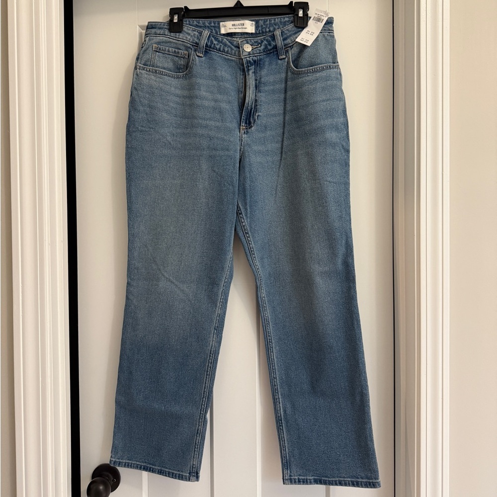 Hollister Women's Curvy High-Rise Straight Leg Jeans